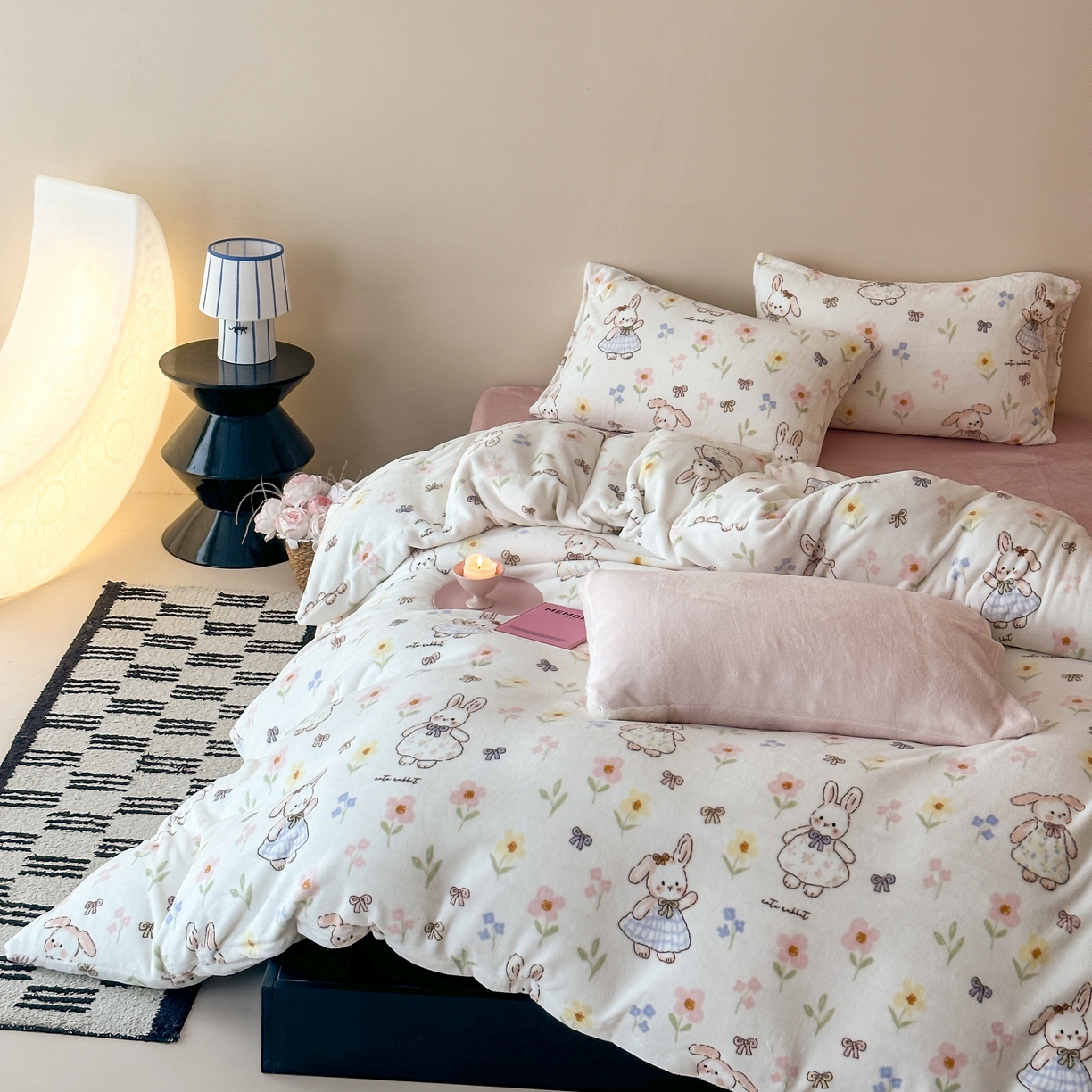 91家纺网 家纺一手货源 找家纺 时光里 2025新款230克全消光印花10色专版花型四件套 花兔兔