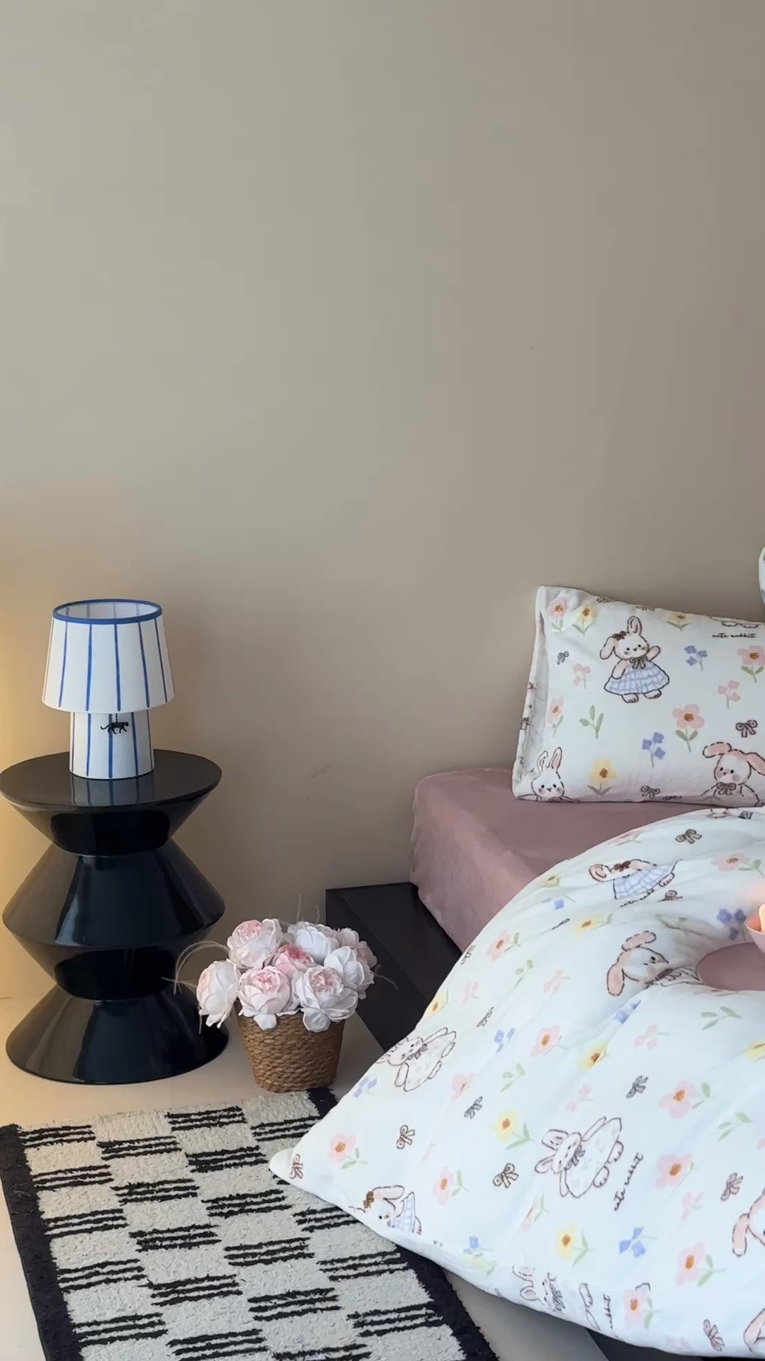 91家纺网 家纺一手货源 找家纺 时光里 2025新款230克全消光印花10色专版花型四件套 花兔兔