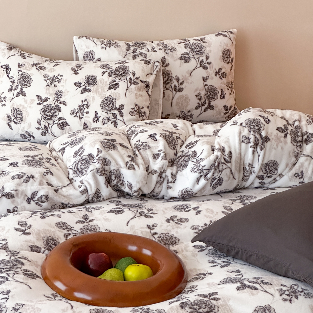 91家纺网 家纺一手货源 找家纺 时光里 2025新款230克全消光印花10色专版花型四件套 花漾