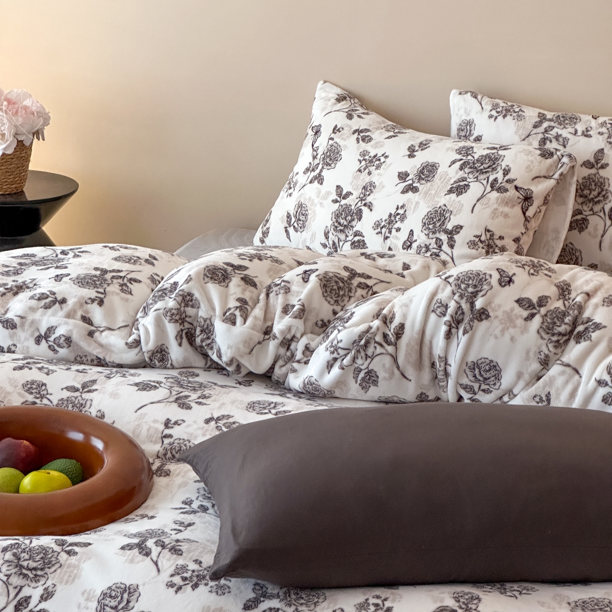 91家纺网 家纺一手货源 找家纺 时光里 2025新款230克全消光印花10色专版花型四件套 花漾