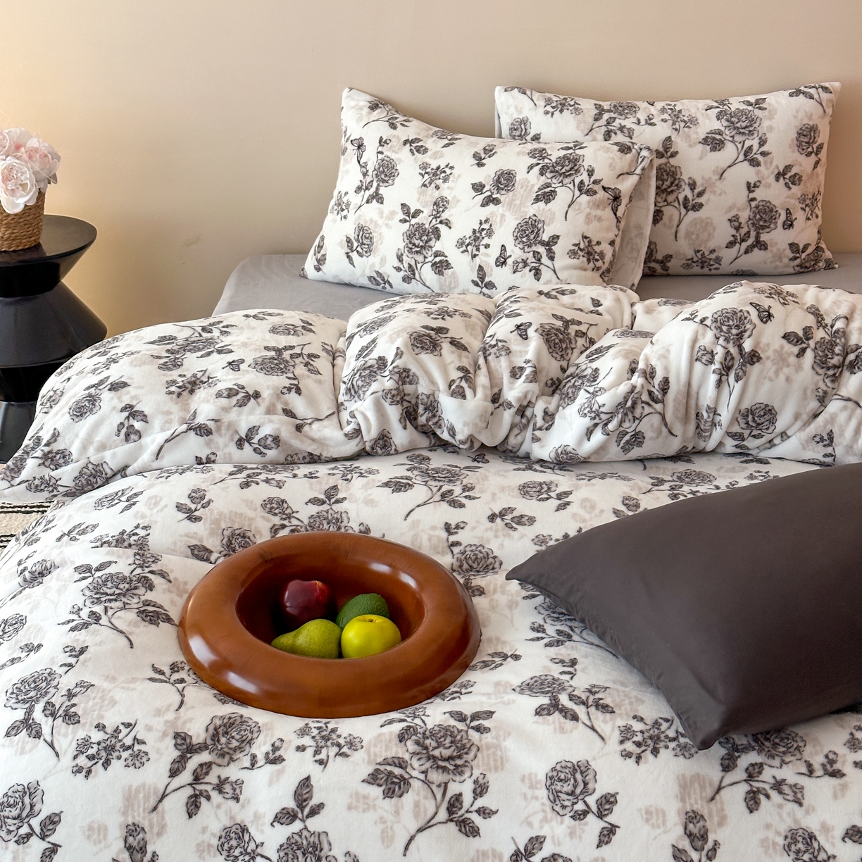 91家纺网 家纺一手货源 找家纺 时光里 2025新款230克全消光印花10色专版花型四件套 花漾