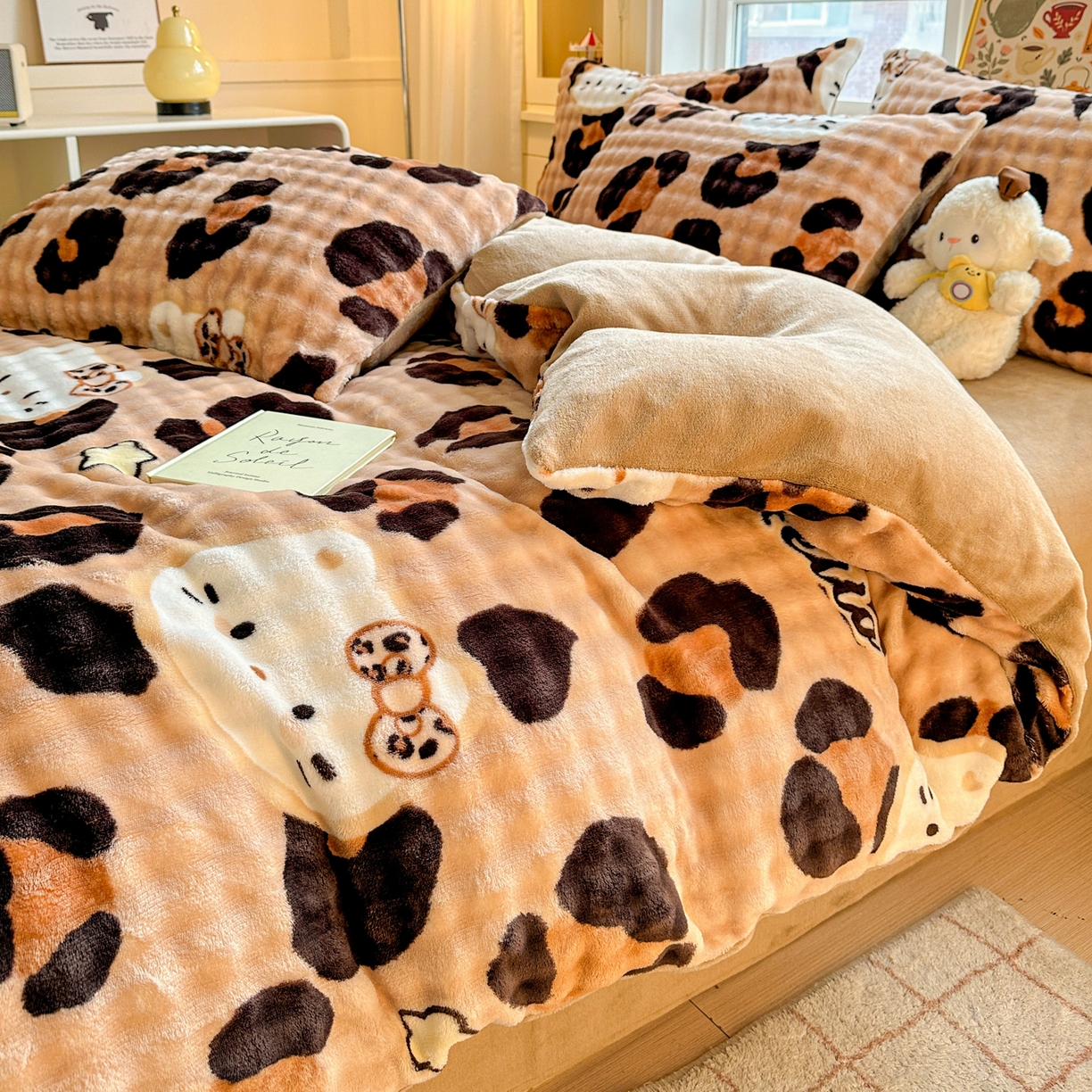 91家纺网 家纺一手货源 找家纺 N先生+V 13814689556 发大图/买家秀 2025新款260克高克重泡泡绒牛奶绒四件套 豹纹凯蒂