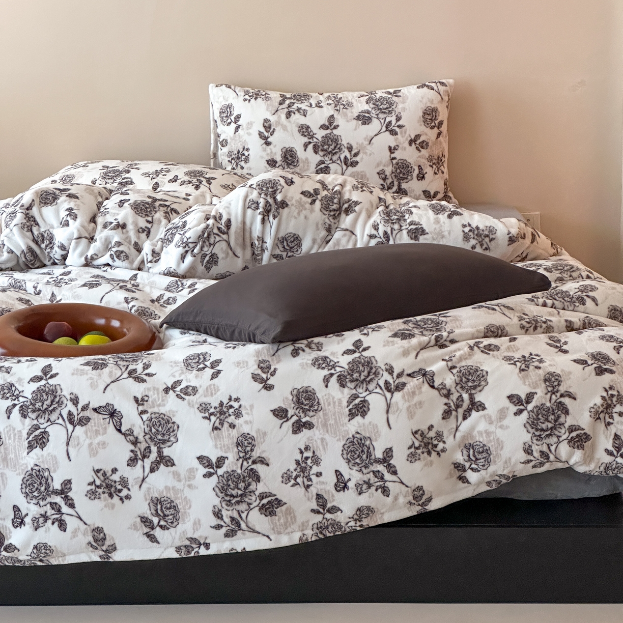 91家纺网 家纺一手货源 找家纺 时光里 2025新款230克全消光印花10色专版花型四件套 花漾