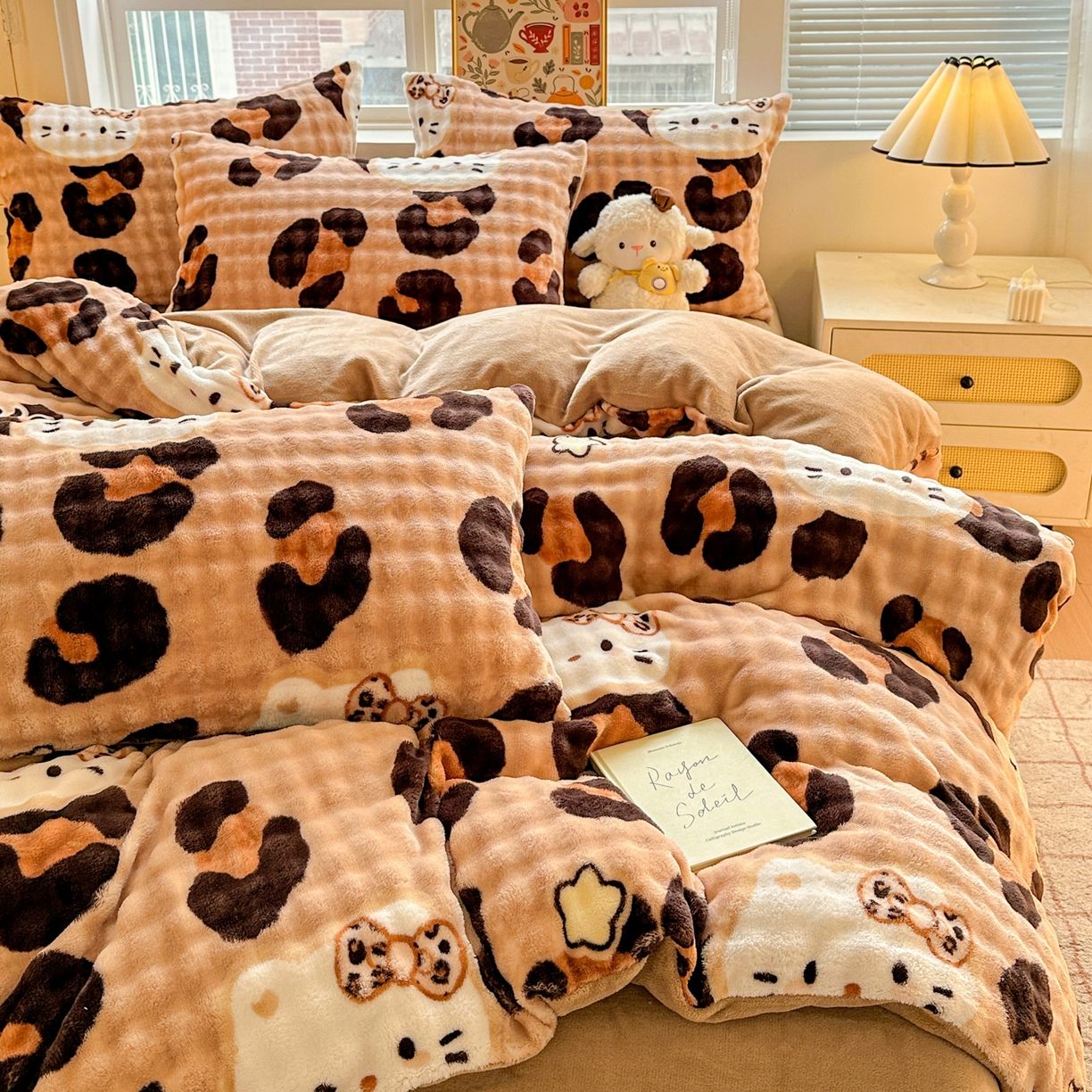 91家纺网 家纺一手货源 找家纺 N先生+V 13814689556 发大图/买家秀 2025新款260克高克重泡泡绒牛奶绒四件套 豹纹凯蒂