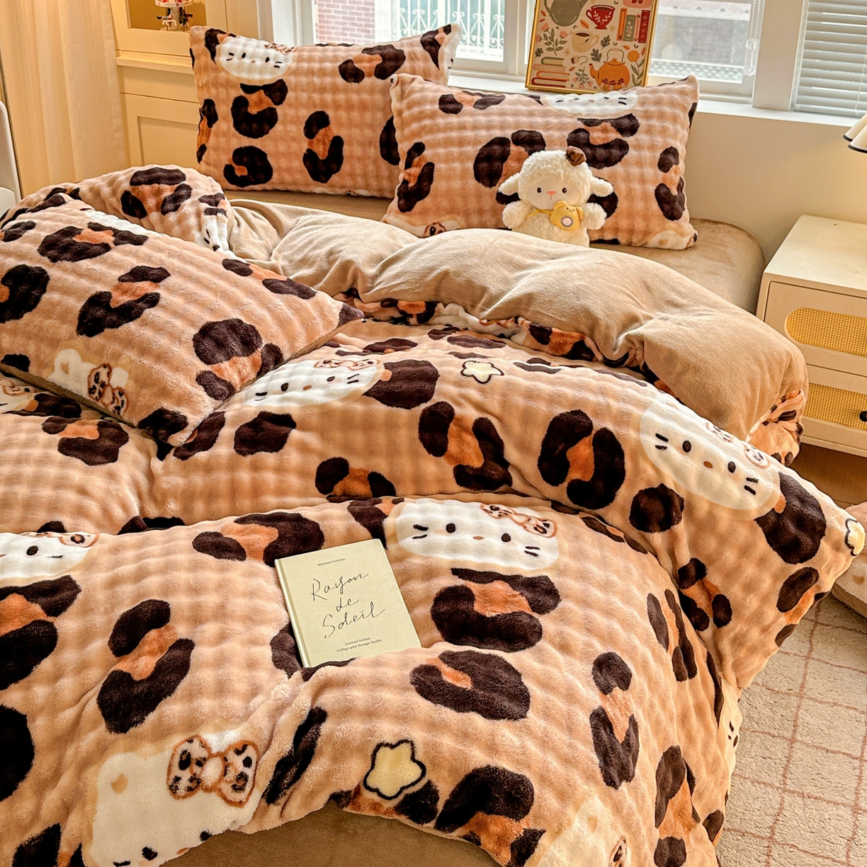 91家纺网 家纺一手货源 找家纺 N先生+V 13814689556 发大图/买家秀 2025新款260克高克重泡泡绒牛奶绒四件套 豹纹凯蒂