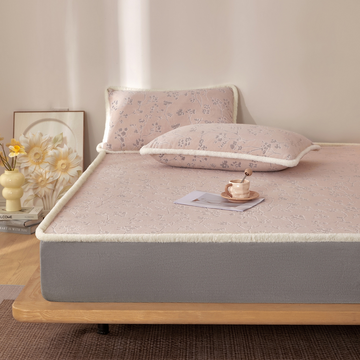 91家纺网 家纺一手货源 找家纺 绒城 2025新款高克重雕花牛奶绒单床笠床笠单件 寒梅