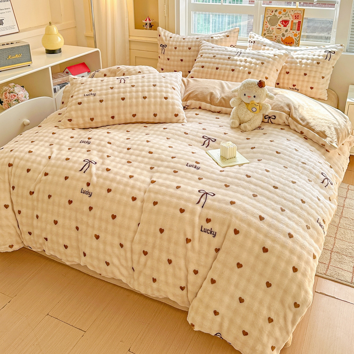 91家纺网 家纺一手货源 找家纺 N先生+V 13814689556 发大图/买家秀 2025新款260克高克重泡泡绒牛奶绒四件套 爱心结