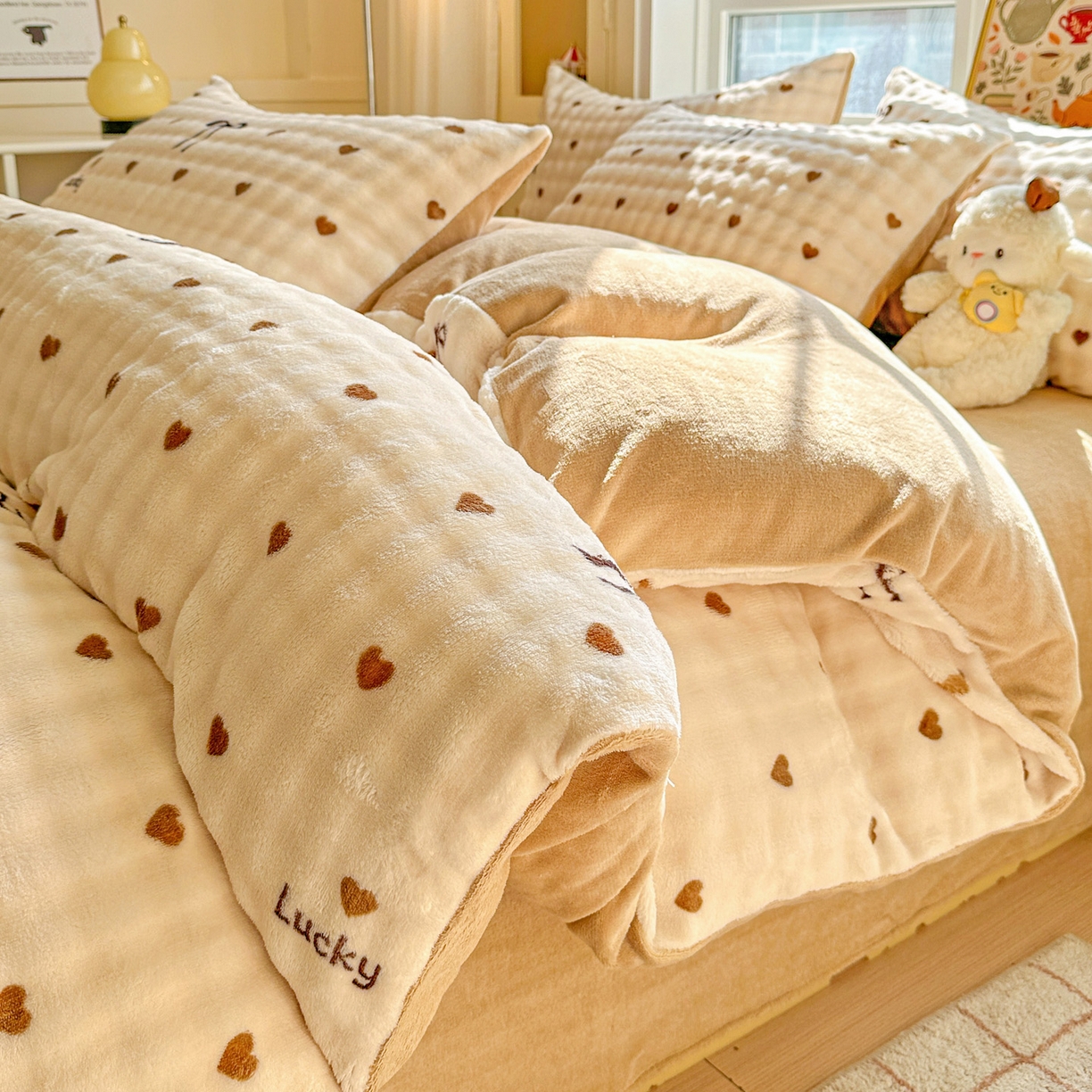 91家纺网 家纺一手货源 找家纺 N先生+V 13814689556 发大图/买家秀 2025新款260克高克重泡泡绒牛奶绒四件套 爱心结