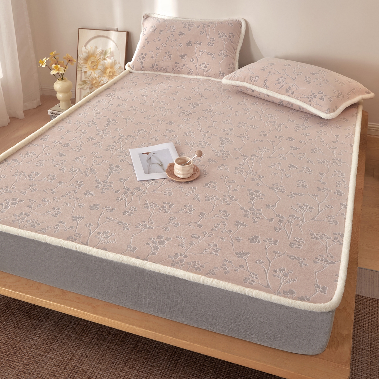 91家纺网 家纺一手货源 找家纺 绒城 2025新款高克重雕花牛奶绒单床笠床笠单件 寒梅