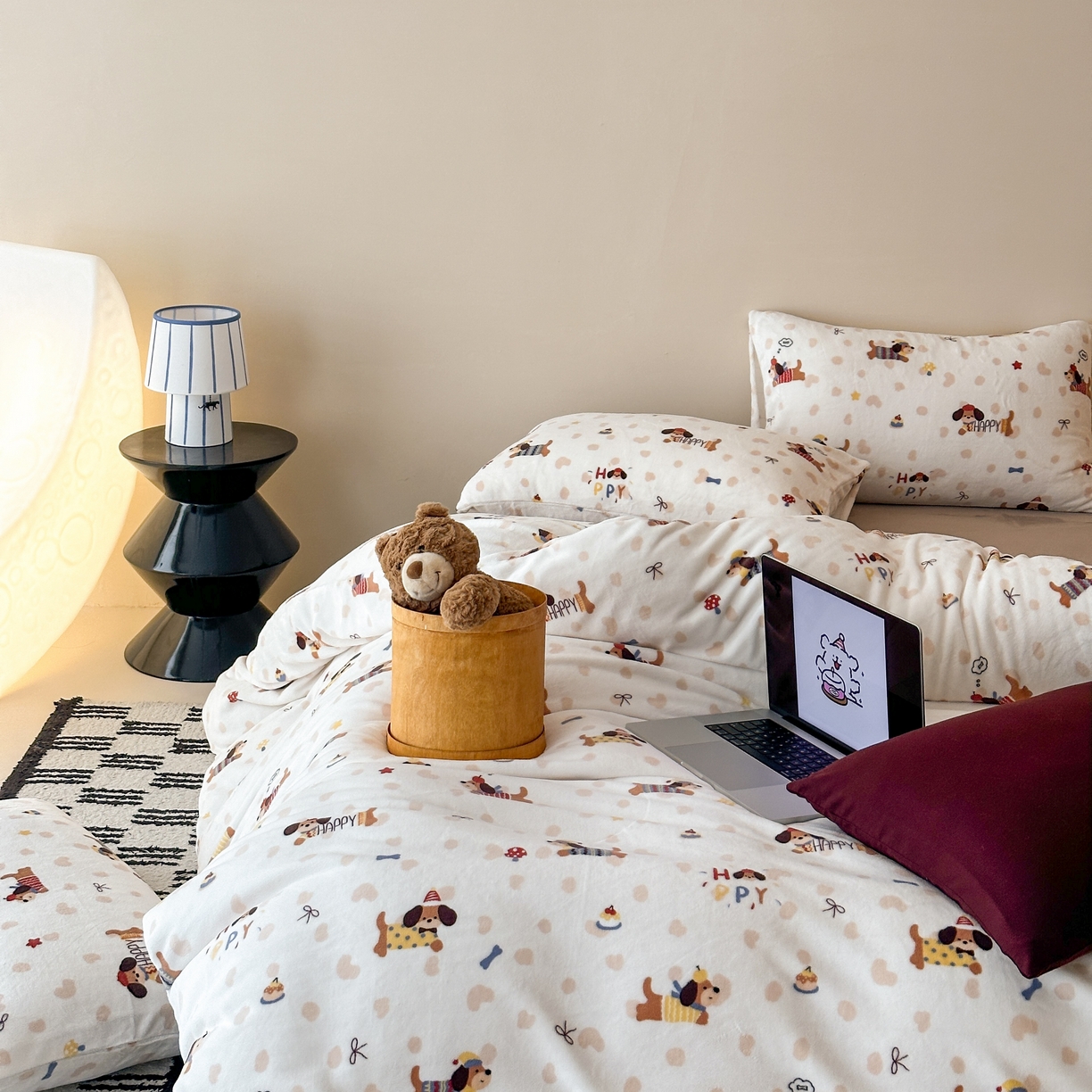 91家纺网 家纺一手货源 找家纺 时光里 2025新款230克全消光印花10色专版花型四件套 开心腊肠