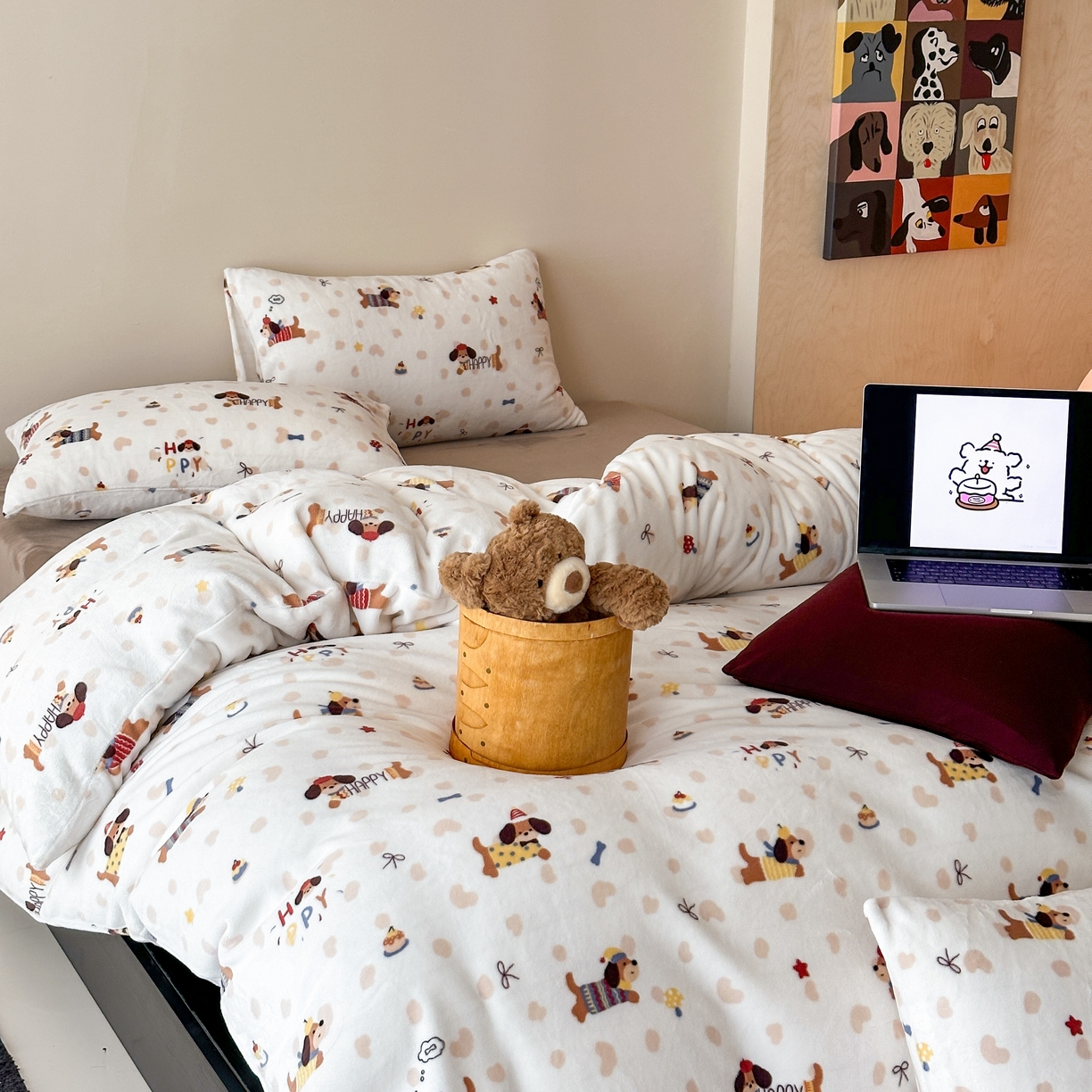 91家纺网 家纺一手货源 找家纺 时光里 2025新款230克全消光印花10色专版花型四件套 开心腊肠