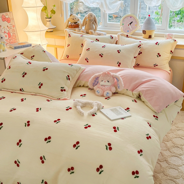 91家纺网 家纺一手货源 找家纺 仟网汇 2025新款双面牛奶绒四件套 樱桃派