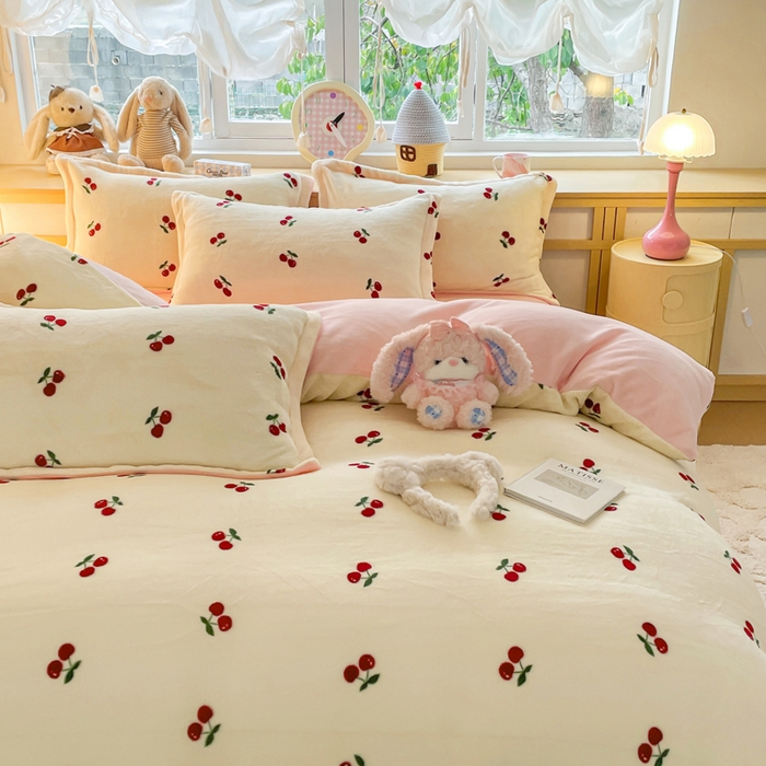 91家纺网 家纺一手货源 找家纺 仟网汇 2025新款双面牛奶绒四件套 樱桃派