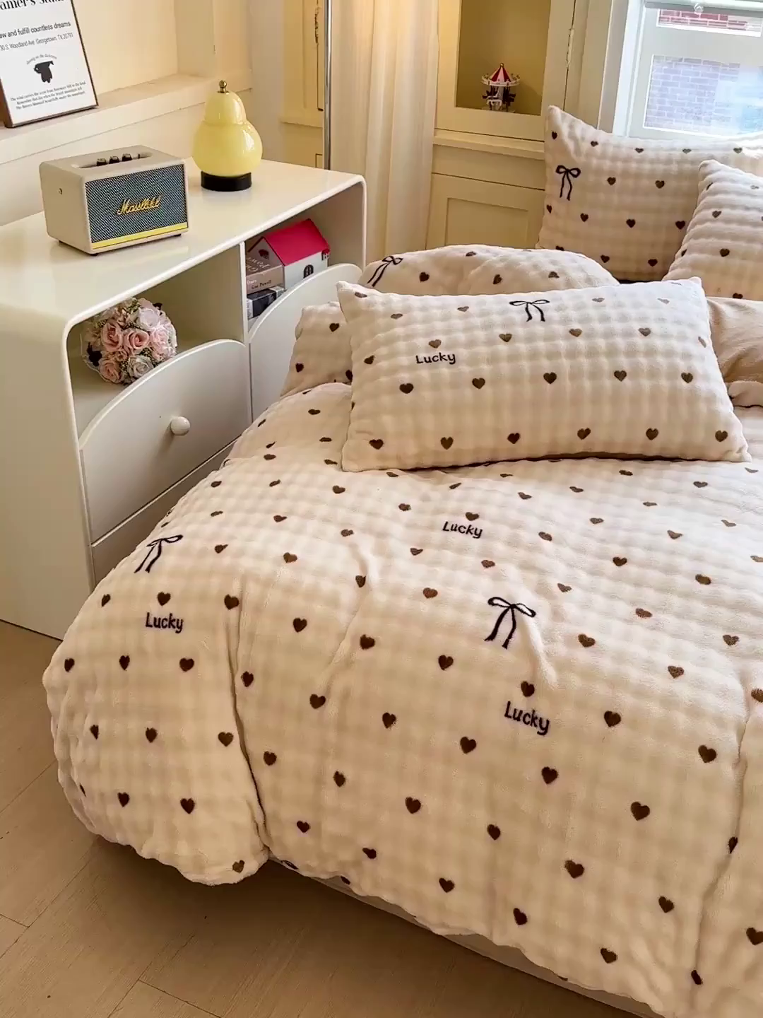 91家纺网 家纺一手货源 找家纺 N先生+V 13814689556 发大图/买家秀 2025新款260克高克重泡泡绒牛奶绒四件套 爱心结