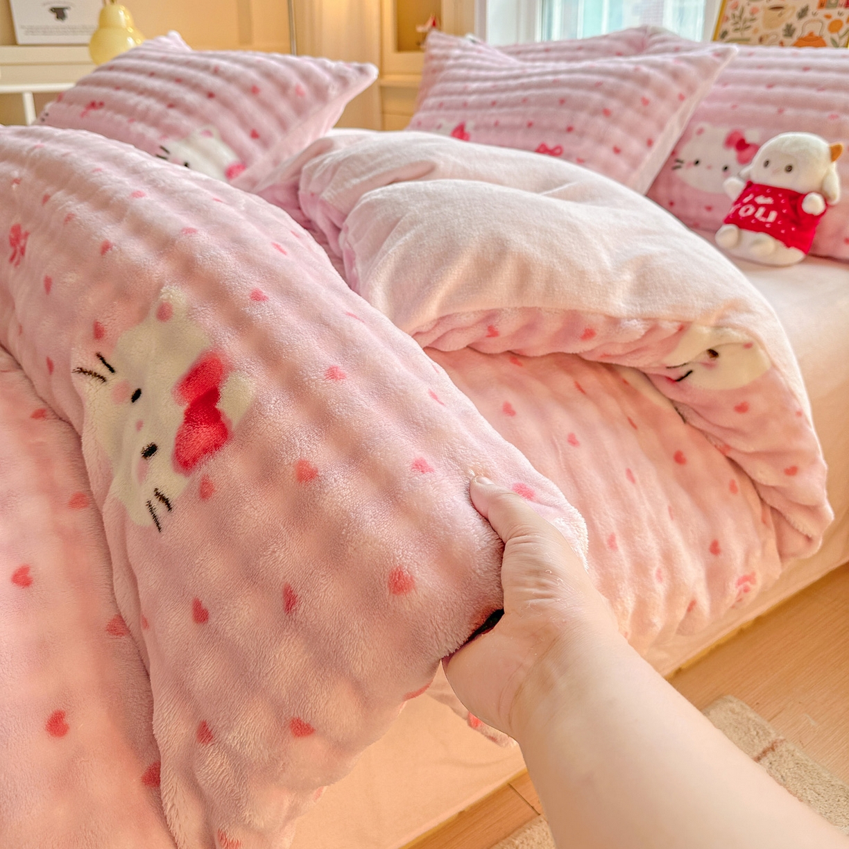 N先生+V 13814689556 发大图/买家秀 2025新款260克高克重泡泡绒牛奶绒四件套 爱心猫咪