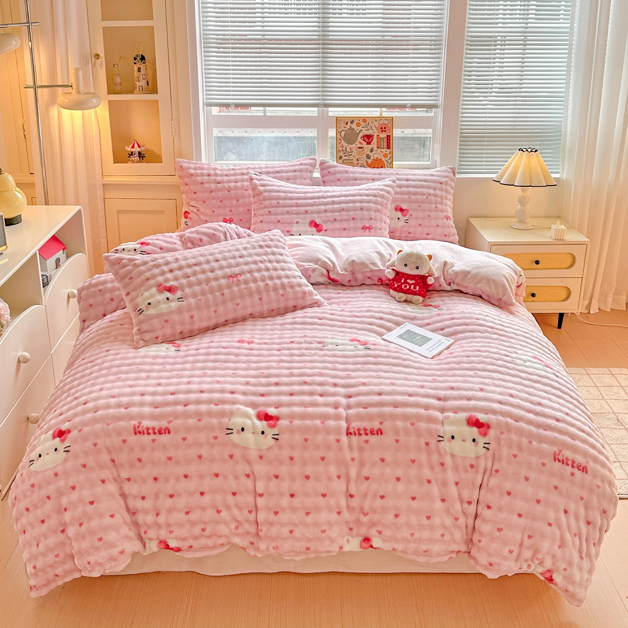 91家纺网 家纺一手货源 找家纺 N先生+V 13814689556 发大图/买家秀 2025新款260克高克重泡泡绒牛奶绒四件套 爱心猫咪