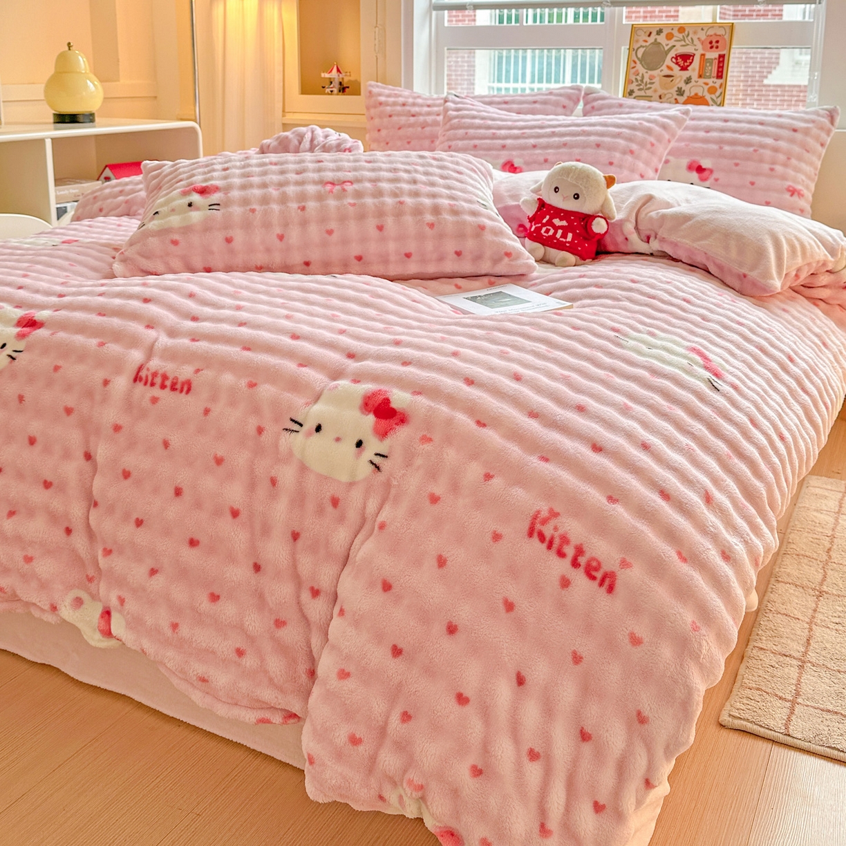 91家纺网 家纺一手货源 找家纺 N先生+V 13814689556 发大图/买家秀 2025新款260克高克重泡泡绒牛奶绒四件套 爱心猫咪