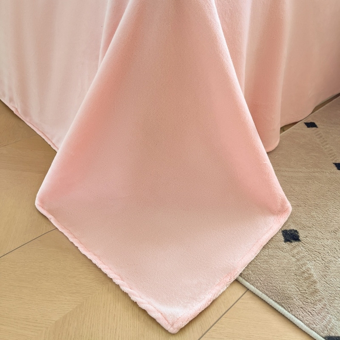 91家纺网 家纺一手货源 找家纺 伊梵居2025新款加厚贴布绣牛奶绒四件套 蝴蝶结-奶白粉