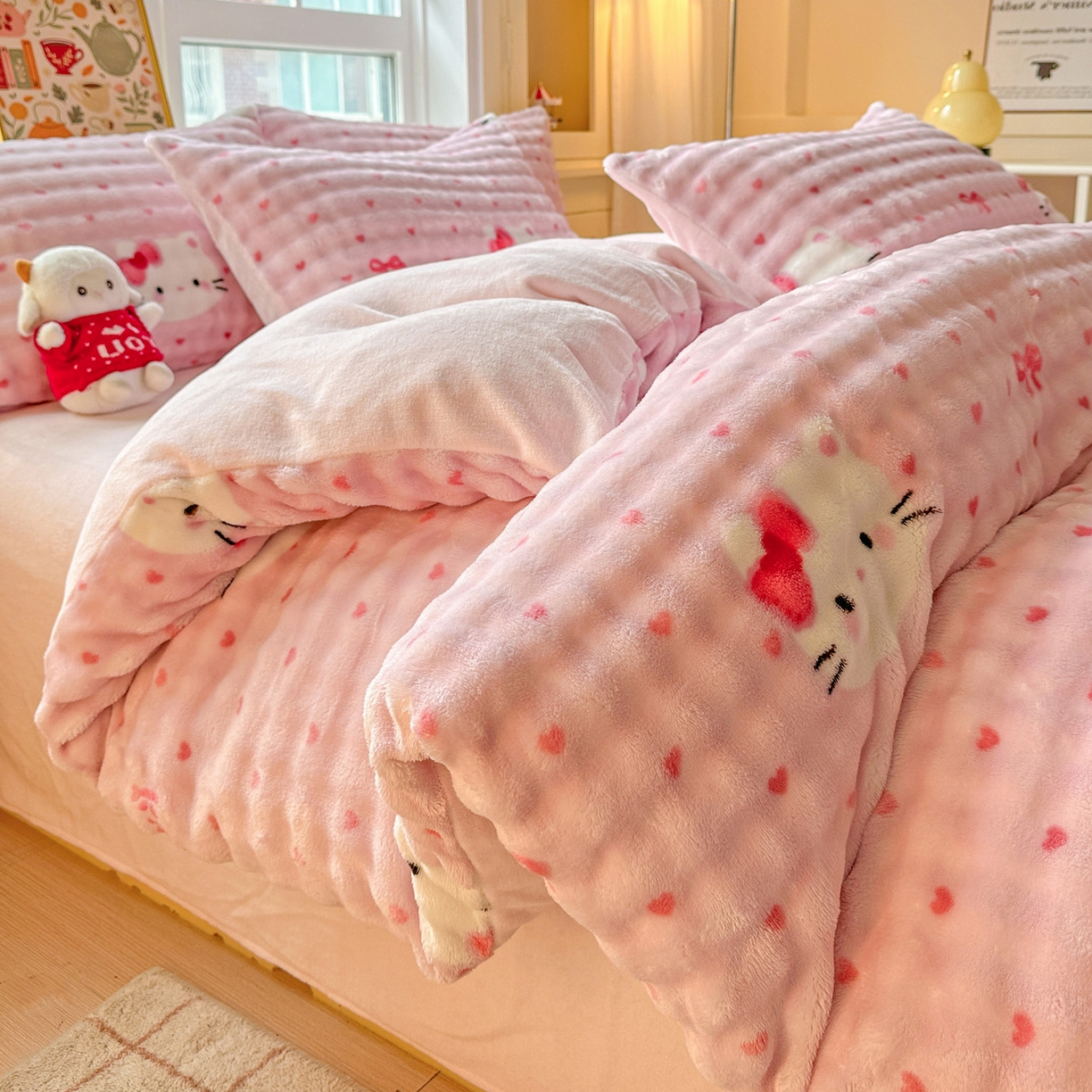 91家纺网 家纺一手货源 找家纺 N先生+V 13814689556 发大图/买家秀 2025新款260克高克重泡泡绒牛奶绒四件套 爱心猫咪