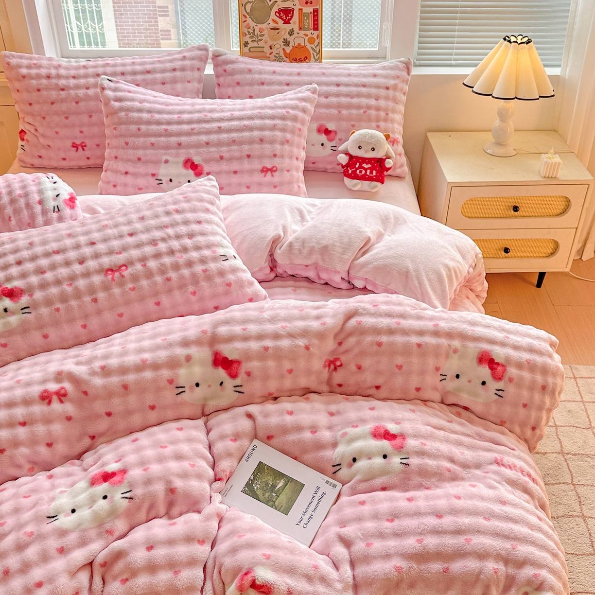 91家纺网 家纺一手货源 找家纺 N先生+V 13814689556 发大图/买家秀 2025新款260克高克重泡泡绒牛奶绒四件套 爱心猫咪