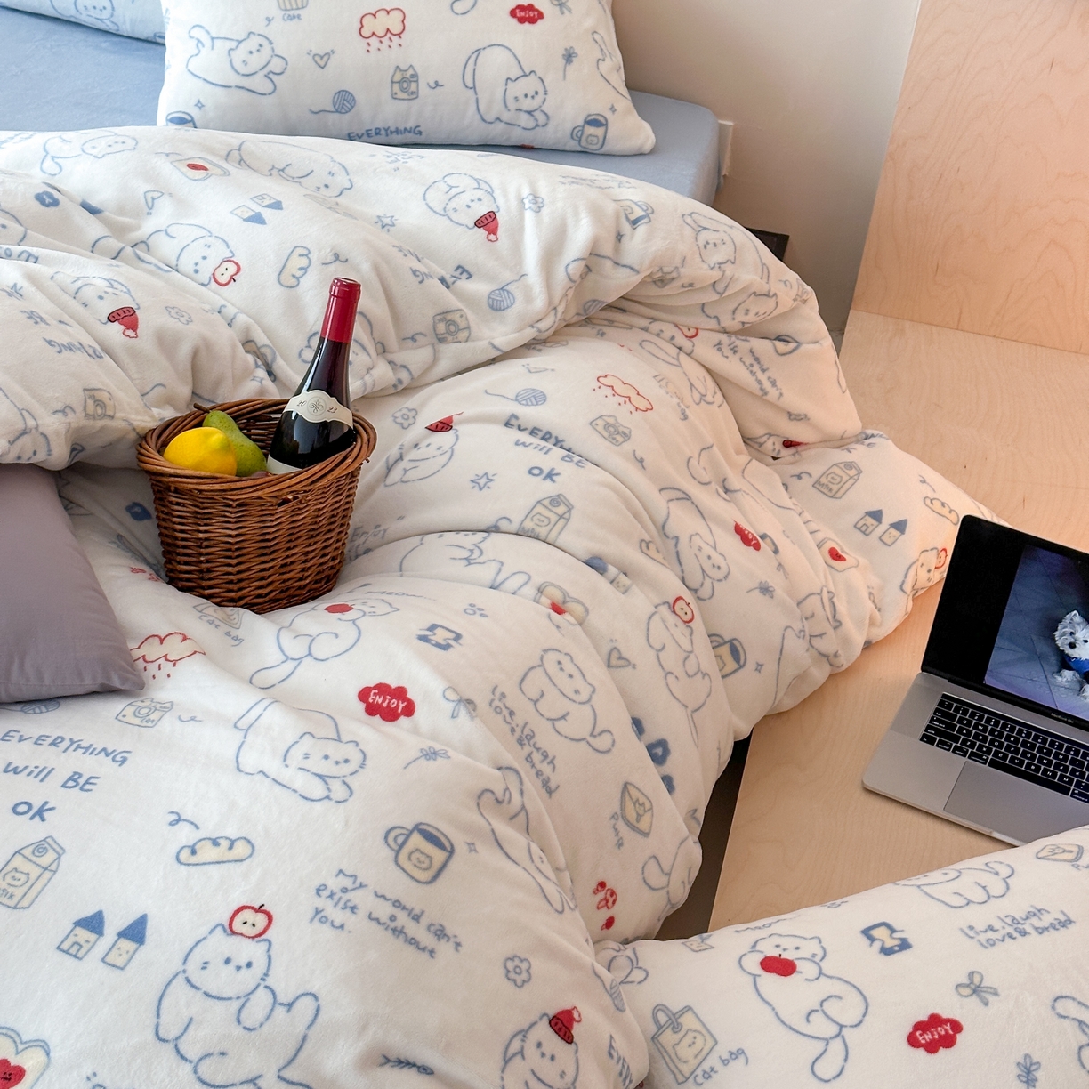 91家纺网 家纺一手货源 找家纺 时光里 2025新款230克全消光印花10色专版花型四件套 猫咪日记