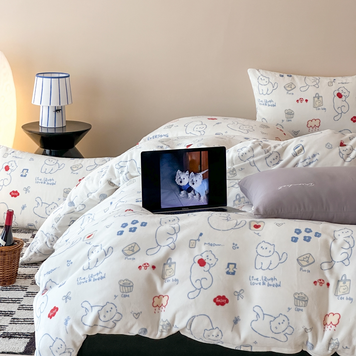 91家纺网 家纺一手货源 找家纺 时光里 2025新款230克全消光印花10色专版花型四件套 猫咪日记