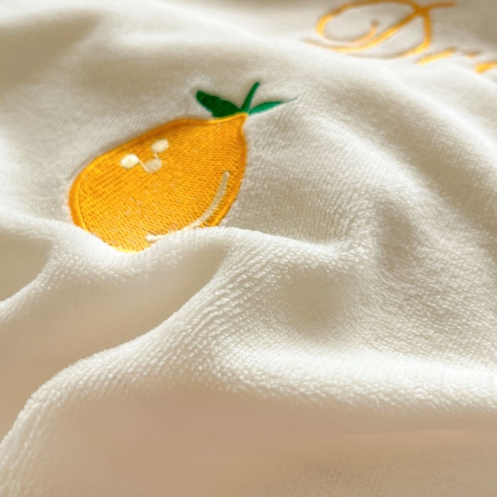 91家纺网 家纺一手货源 找家纺 伊梵居2025新款加厚贴布绣牛奶绒四件套 沙糖桔-奶白绿