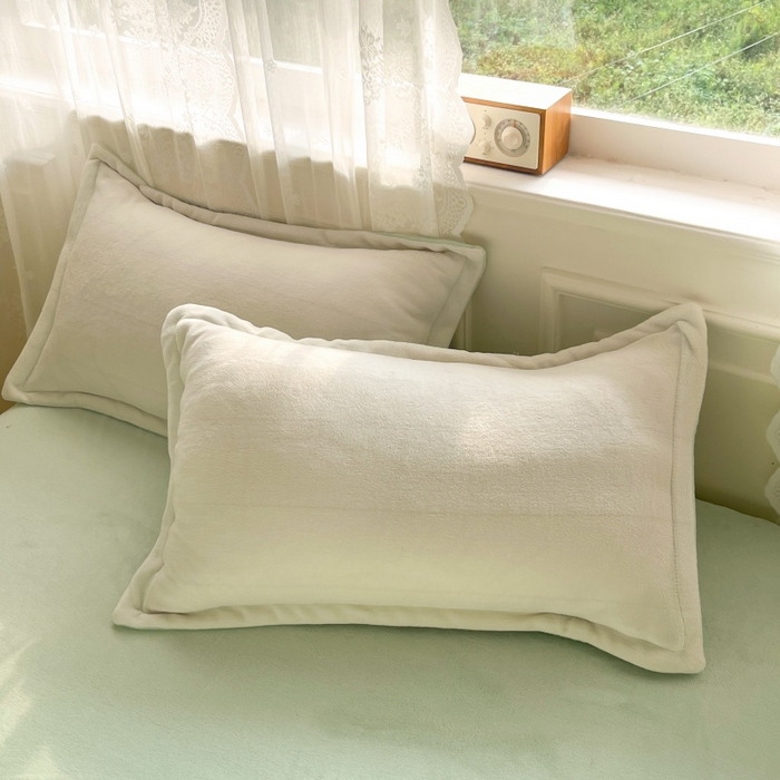 91家纺网 家纺一手货源 找家纺 伊梵居2025新款加厚贴布绣牛奶绒四件套 沙糖桔-奶白绿