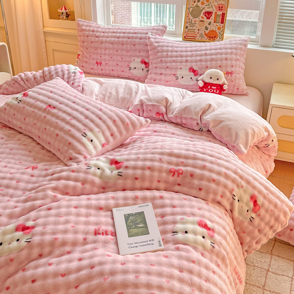 91家纺网 家纺一手货源 找家纺 N先生+V 13814689556 发大图/买家秀 2025新款260克高克重泡泡绒牛奶绒四件套 爱心猫咪