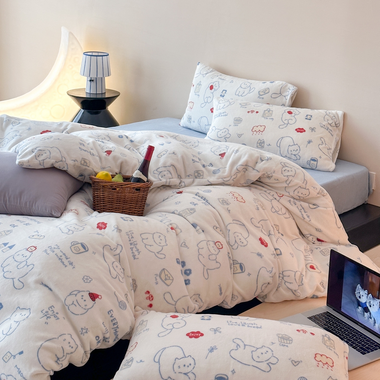 91家纺网 家纺一手货源 找家纺 时光里 2025新款230克全消光印花10色专版花型四件套 猫咪日记