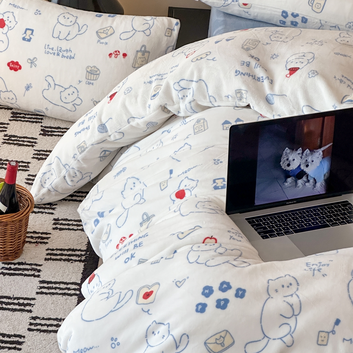 91家纺网 家纺一手货源 找家纺 时光里 2025新款230克全消光印花10色专版花型四件套 猫咪日记