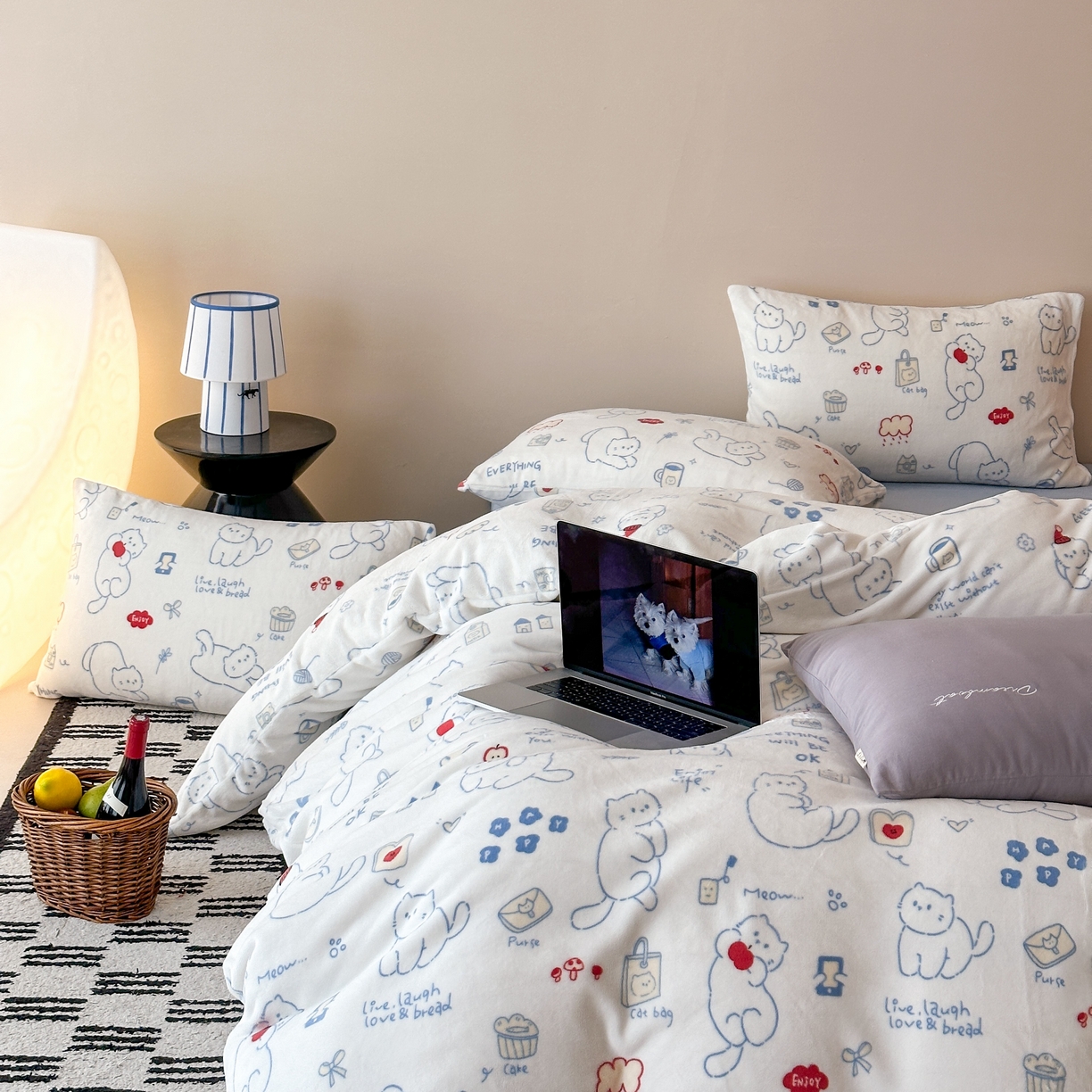 91家纺网 家纺一手货源 找家纺 时光里 2025新款230克全消光印花10色专版花型四件套 猫咪日记