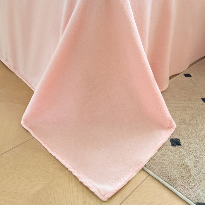 91家纺网 家纺一手货源 找家纺 伊梵居2025新款加厚贴布绣牛奶绒四件套 桃子-奶白粉