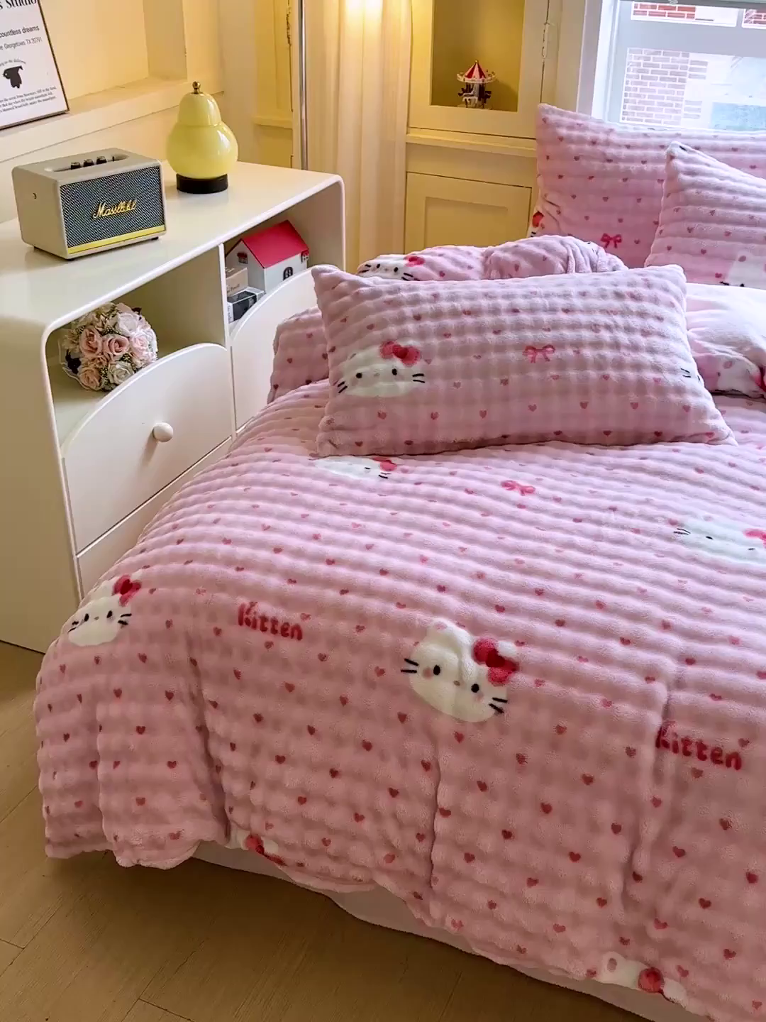 91家纺网 家纺一手货源 找家纺 N先生+V 13814689556 发大图/买家秀 2025新款260克高克重泡泡绒牛奶绒四件套 爱心猫咪