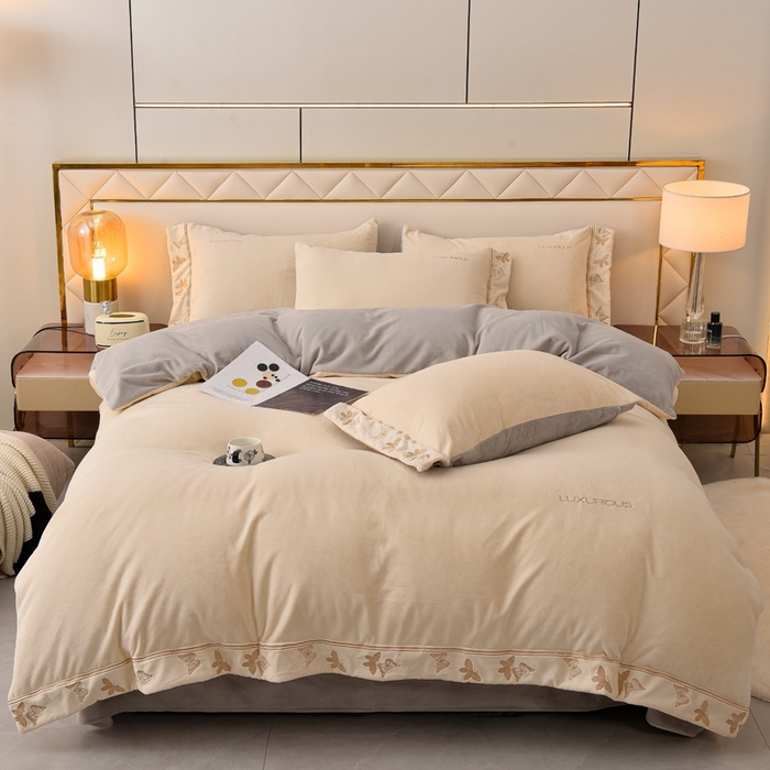 91家纺网 家纺一手货源 找家纺 米奈家居 2025新款A类高克重婴儿绒四件套-吉娜系列 奶昔白+浅灰