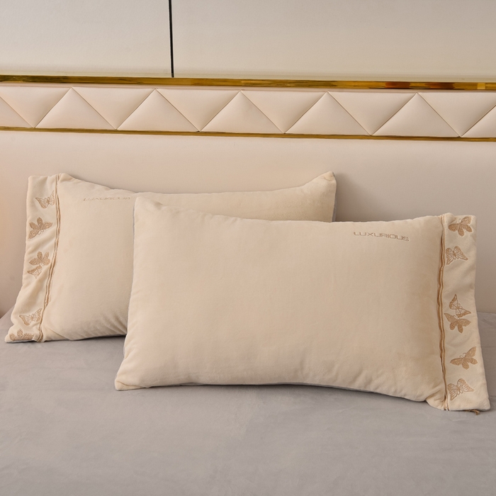 91家纺网 家纺一手货源 找家纺 米奈家居 2025新款A类高克重婴儿绒四件套-吉娜系列 奶昔白+浅灰