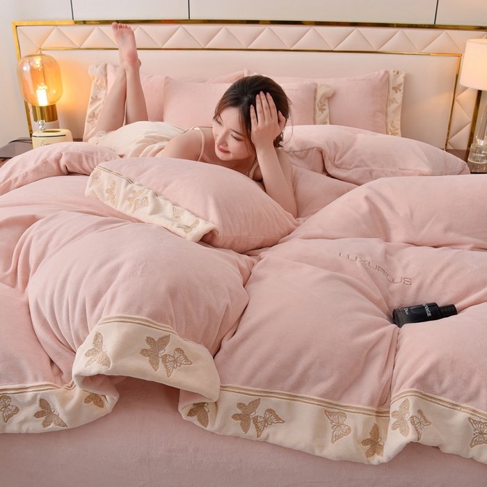 91家纺网 家纺一手货源 找家纺 米奈家居 2025新款A类高克重婴儿绒四件套-吉娜系列 淡雅粉