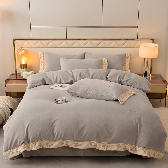 91家纺网 家纺一手货源 找家纺 米奈家居 2025新款A类高克重婴儿绒四件套-吉娜系列 绅士灰