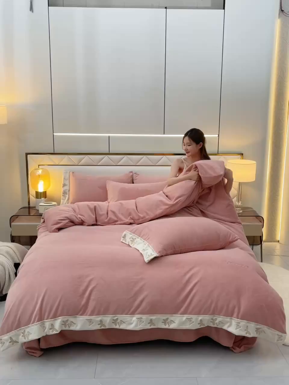 91家纺网 家纺一手货源 找家纺 米奈家居 2025新款A类高克重婴儿绒四件套-吉娜系列 西瓜粉