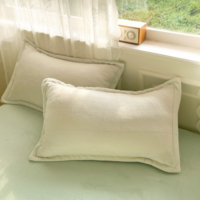 91家纺网 家纺一手货源 找家纺 伊梵居2025新款加厚贴布绣牛奶绒四件套 郁金香-奶白绿