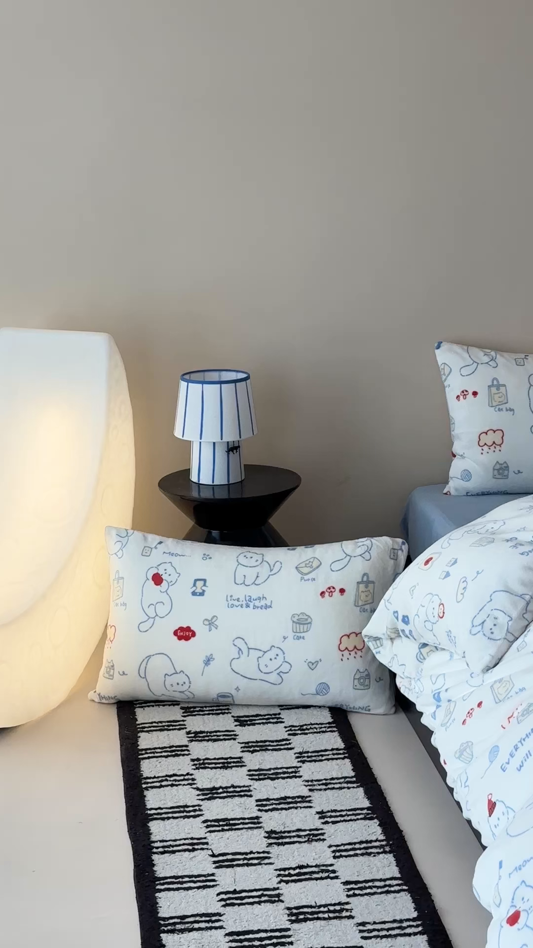 91家纺网 家纺一手货源 找家纺 时光里 2025新款230克全消光印花10色专版花型四件套 猫咪日记