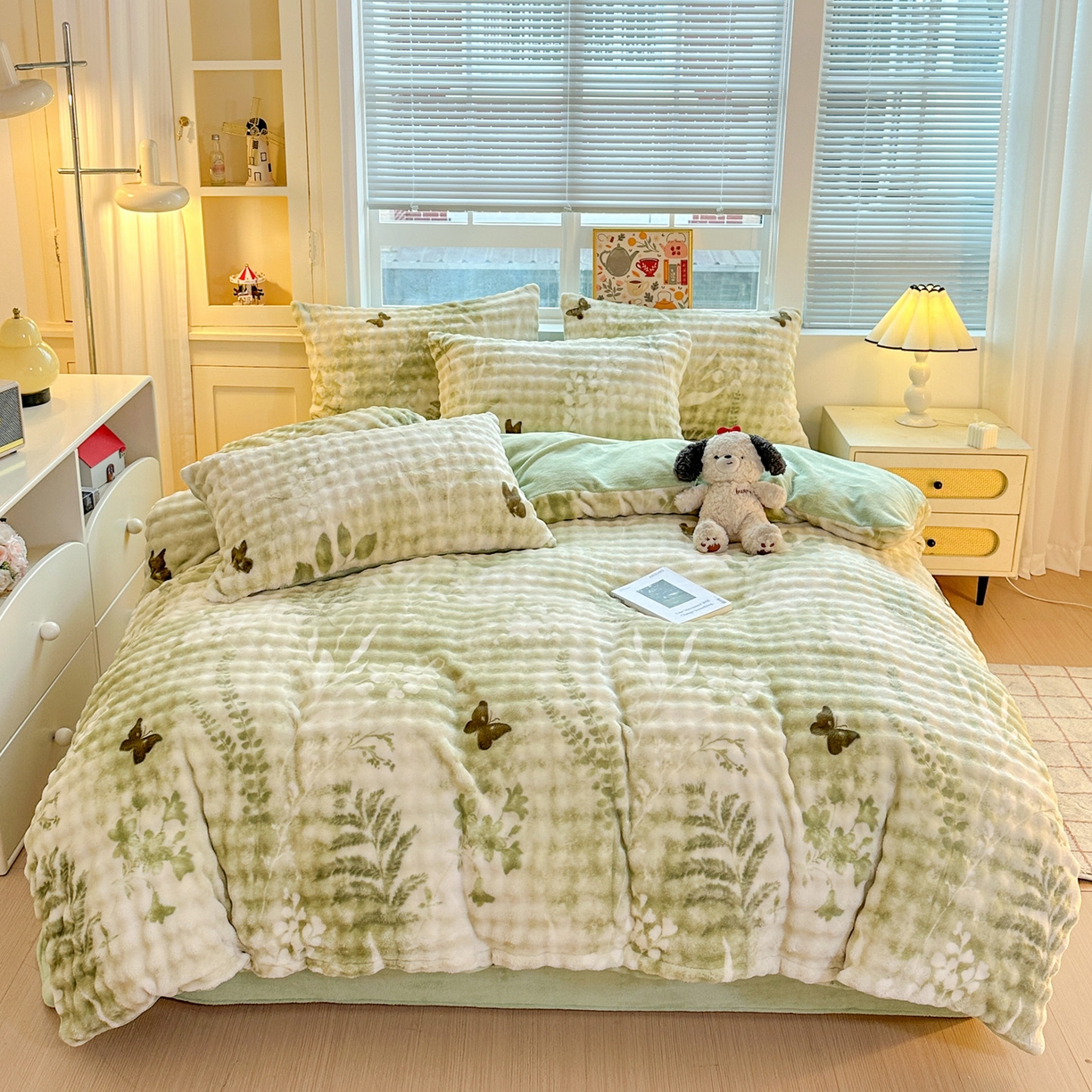 91家纺网 家纺一手货源 找家纺 N先生+V 13814689556 发大图/买家秀 2025新款260克高克重泡泡绒牛奶绒四件套 丛林花语