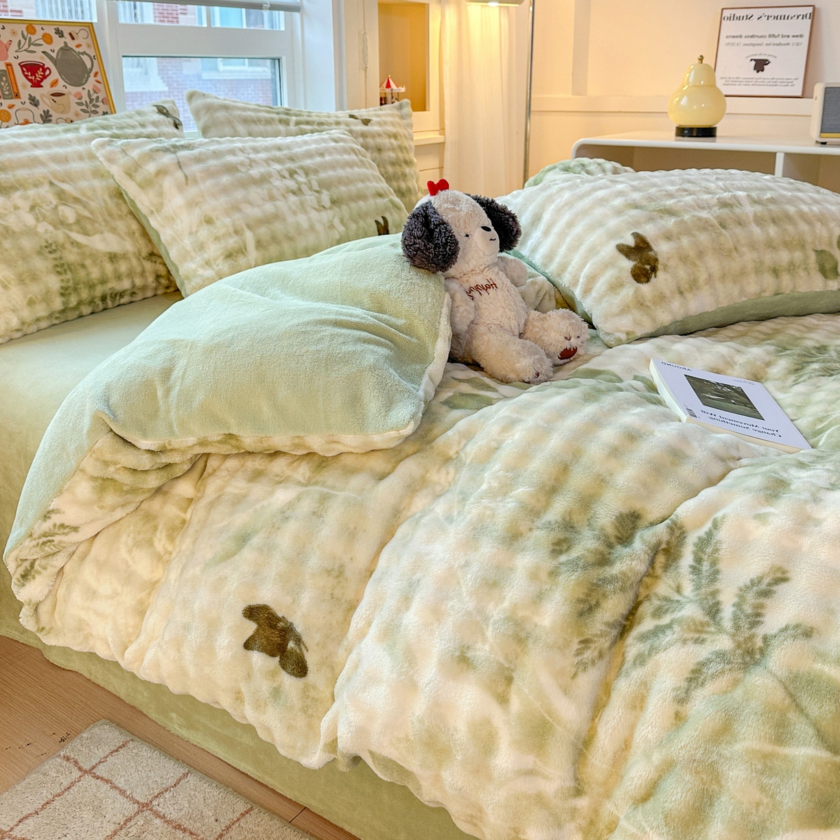 91家纺网 家纺一手货源 找家纺 N先生+V 13814689556 发大图/买家秀 2025新款260克高克重泡泡绒牛奶绒四件套 丛林花语