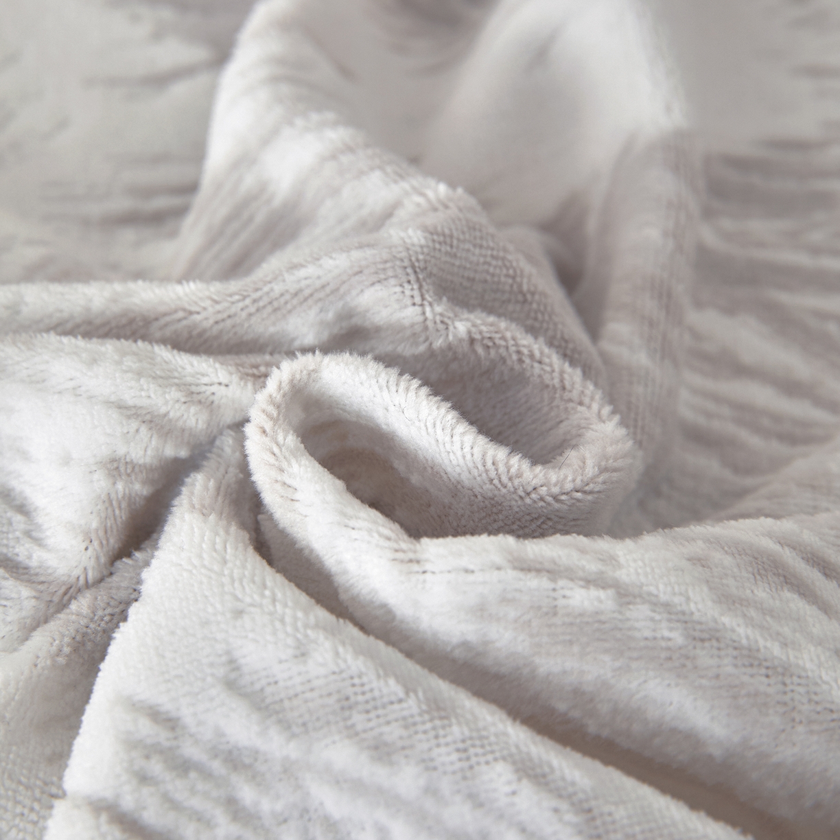 91家纺网 家纺一手货源 找家纺 绒城 2025新款高克重雕花牛奶绒单床笠床笠单件 灰羽