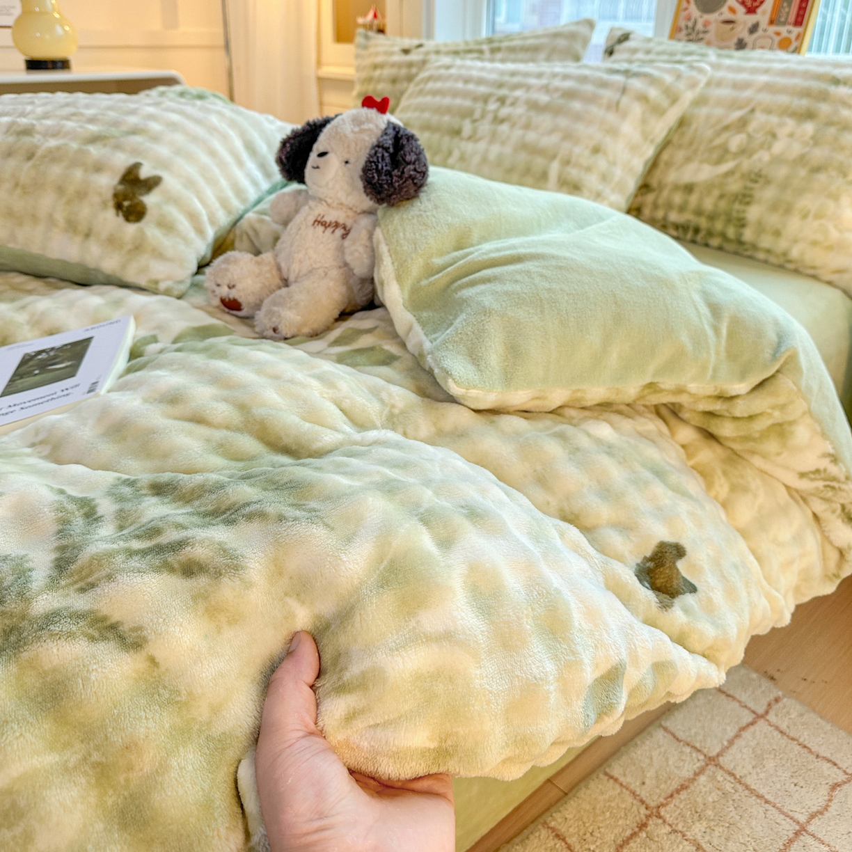 91家纺网 家纺一手货源 找家纺 N先生+V 13814689556 发大图/买家秀 2025新款260克高克重泡泡绒牛奶绒四件套 丛林花语