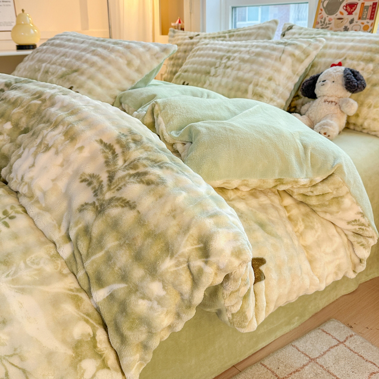 91家纺网 家纺一手货源 找家纺 N先生+V 13814689556 发大图/买家秀 2025新款260克高克重泡泡绒牛奶绒四件套 丛林花语