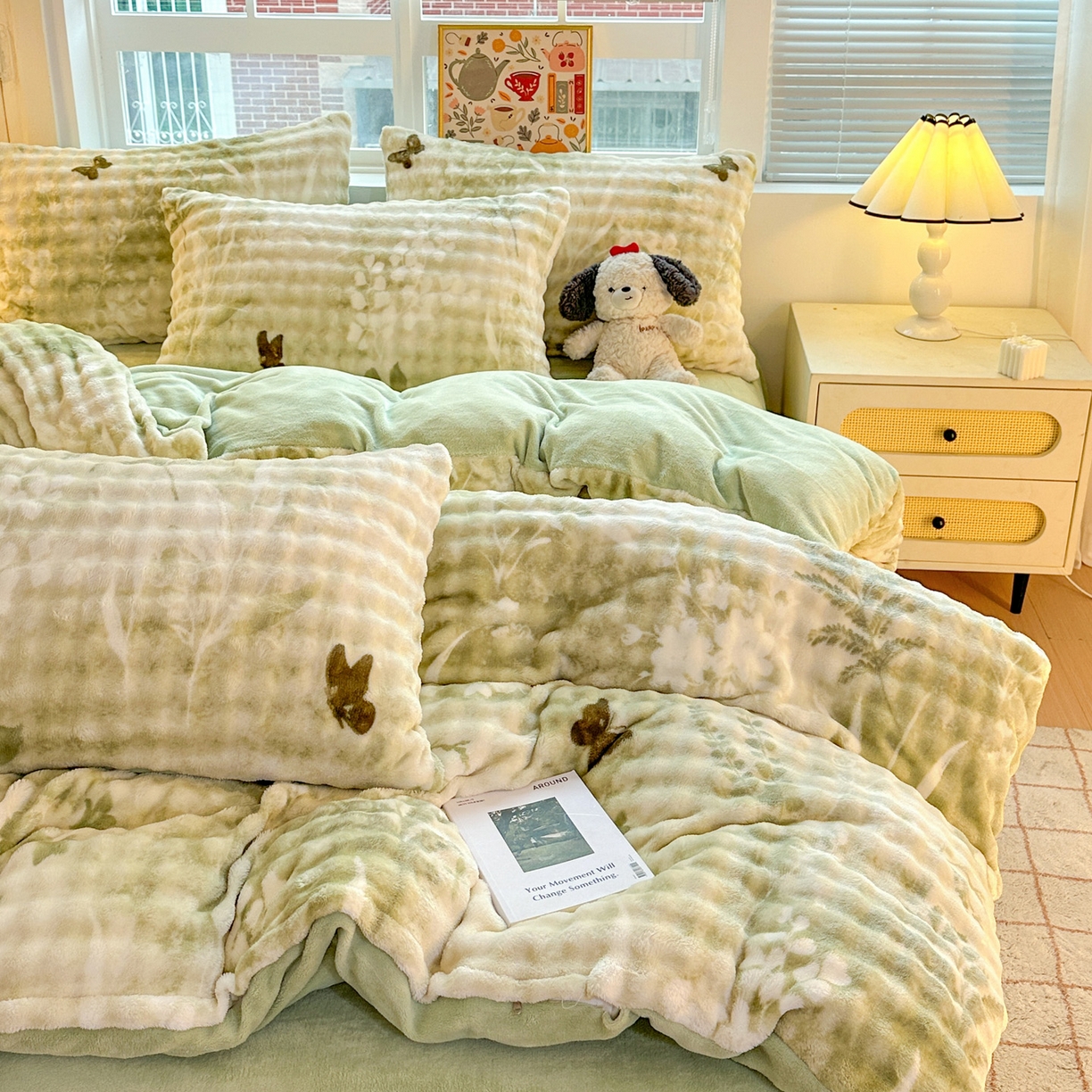 91家纺网 家纺一手货源 找家纺 N先生+V 13814689556 发大图/买家秀 2025新款260克高克重泡泡绒牛奶绒四件套 丛林花语