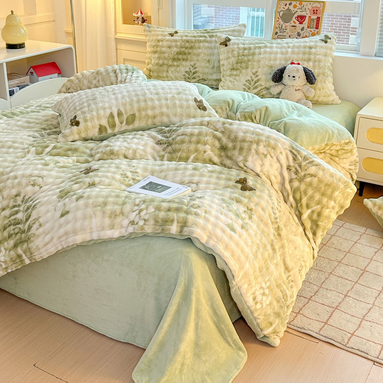 91家纺网 家纺一手货源 找家纺 N先生+V 13814689556 发大图/买家秀 2025新款260克高克重泡泡绒牛奶绒四件套 丛林花语