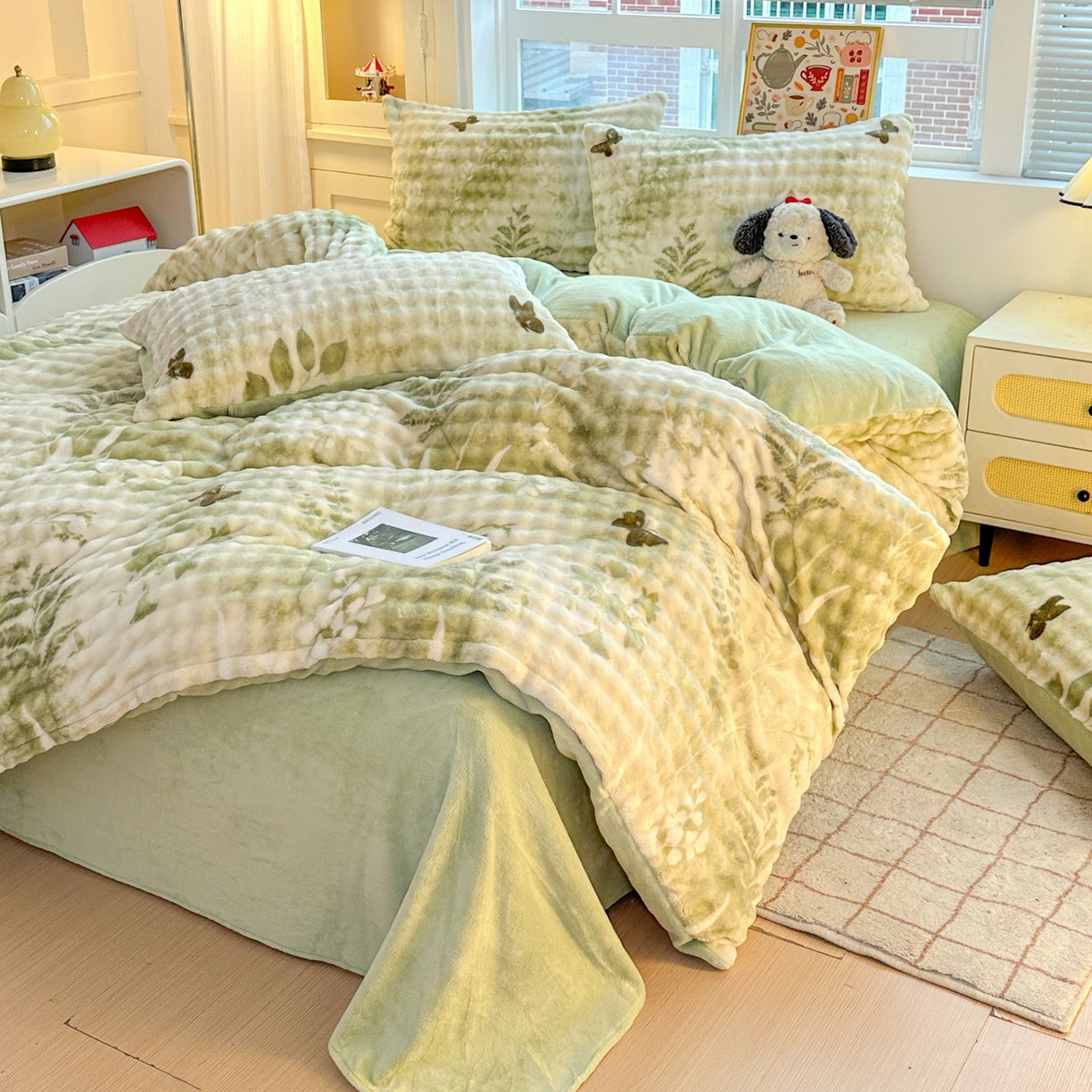 91家纺网 家纺一手货源 找家纺 N先生+V 13814689556 发大图/买家秀 2025新款260克高克重泡泡绒牛奶绒四件套 丛林花语