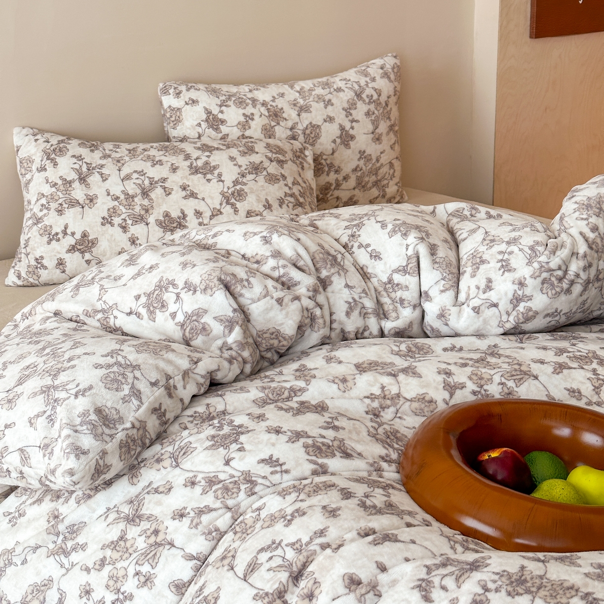 91家纺网 家纺一手货源 找家纺 时光里 2025新款230克全消光印花10色专版花型四件套 木槿